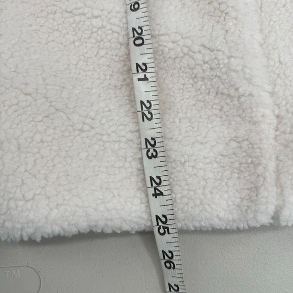 Vuori Lou Full Zip Jacket White Marshmallow Color Cozy Chic Fleece Sherpa M NEW - Picture 13 of 15